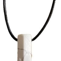 1 Dije Punta Howlita Blanca Con Cordon De Cuero Negro