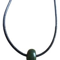 Collar De Jade Canadiense Forma De Dona En Cordón Cuero