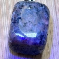 D_646997-MLM110483264017_042026-F.jpg Dije Piedra Natural Yooperlita Con Brillo Bajo Luz Uv