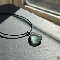 Dije Gota De Fluorita Arcoiris Verde Y Morado Natural Reiki