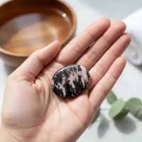 D_873555-MLM109783167446_042026-F.jpg Rolado De Rodonita Pulida Para Masaje Reiki