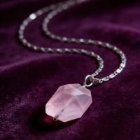D_926423-MLM109991262966_042026-F.jpg Dije De Cuarzo Rosa Facetado En Plata 925